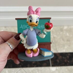 Disney Danbury mint Daisy figure